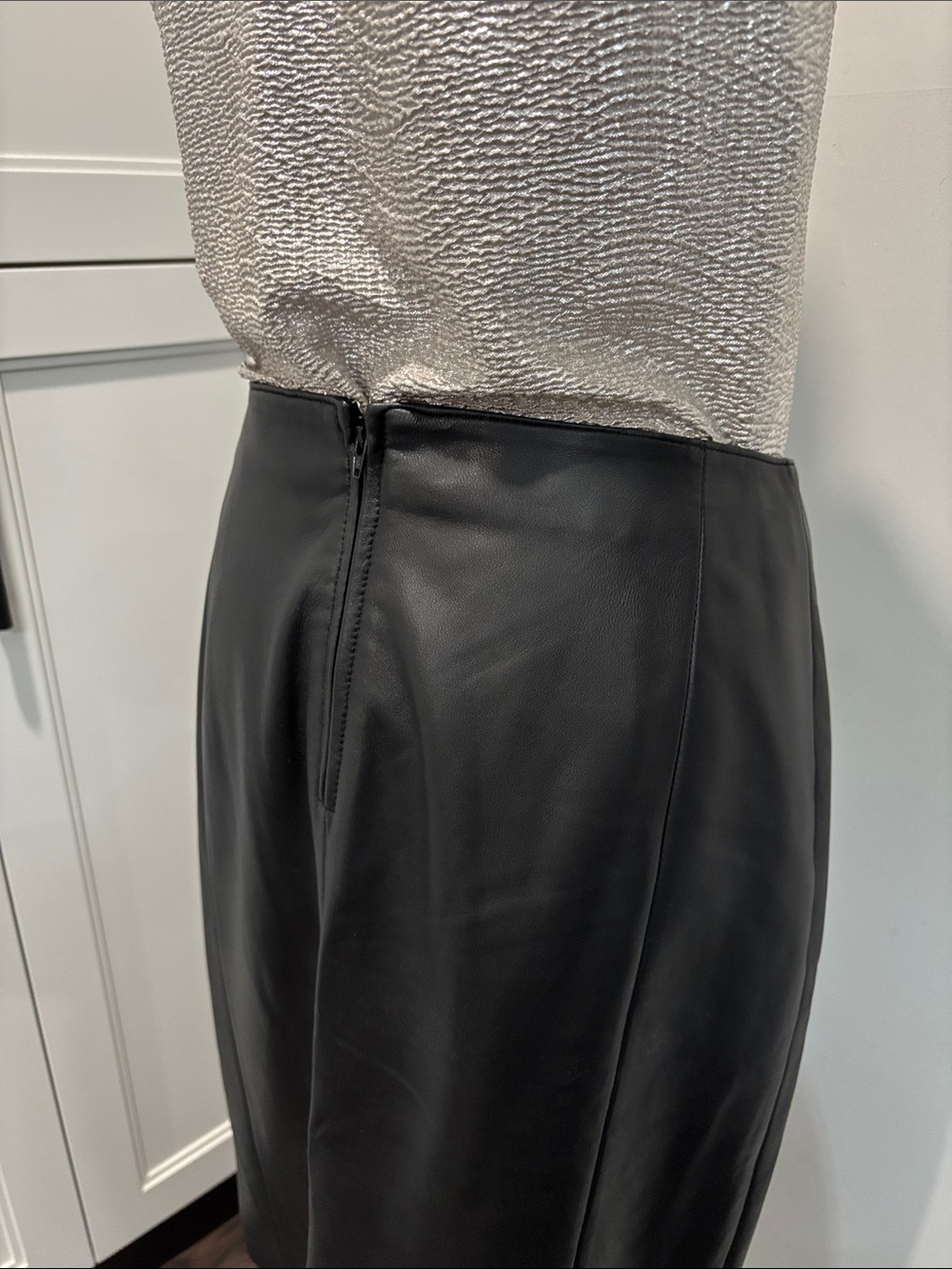 Danier Italian Leather Midi Pencil Skirt Black Size 10 - Picture 10 of 15